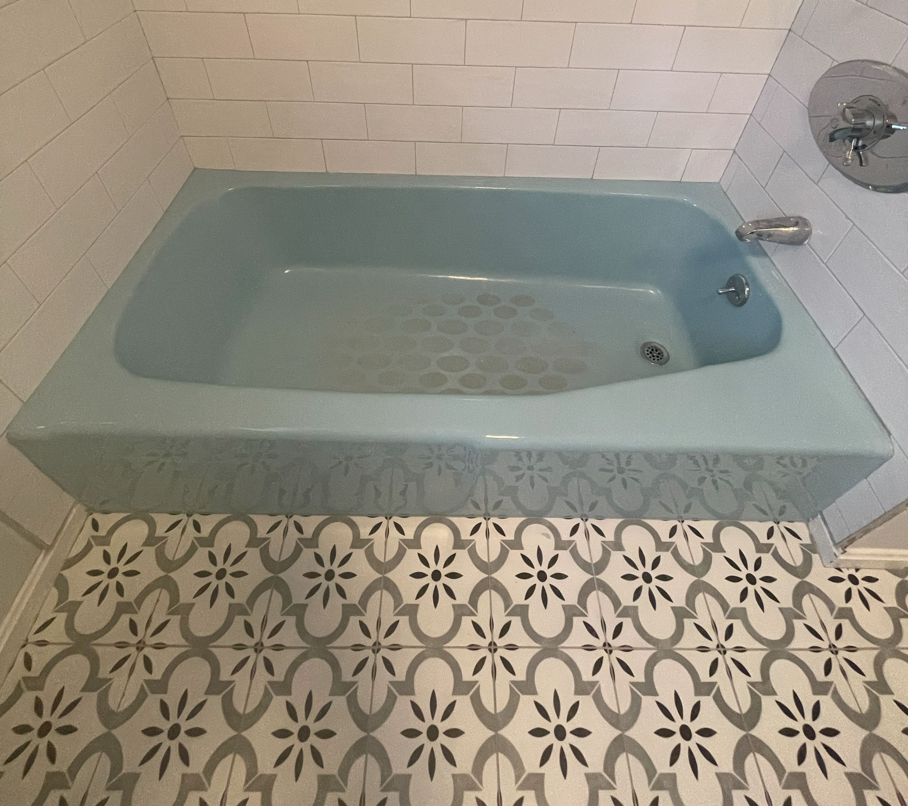 Blue tub with pattern wit tile croped unfinished